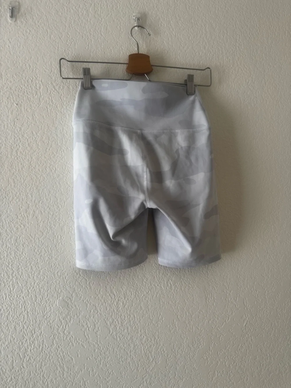 Alo Yoga White camo Vapor biker shorts